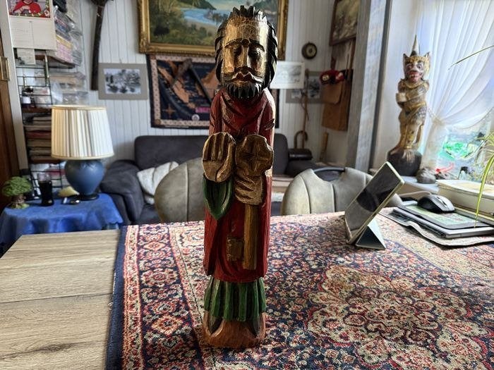 Oud Houten Beeld, Petrus Sleutelbewaarder., Antiek en Kunst, Handgemaakt, Ophalen of Verzenden, 20 - 50 cm, Beeld