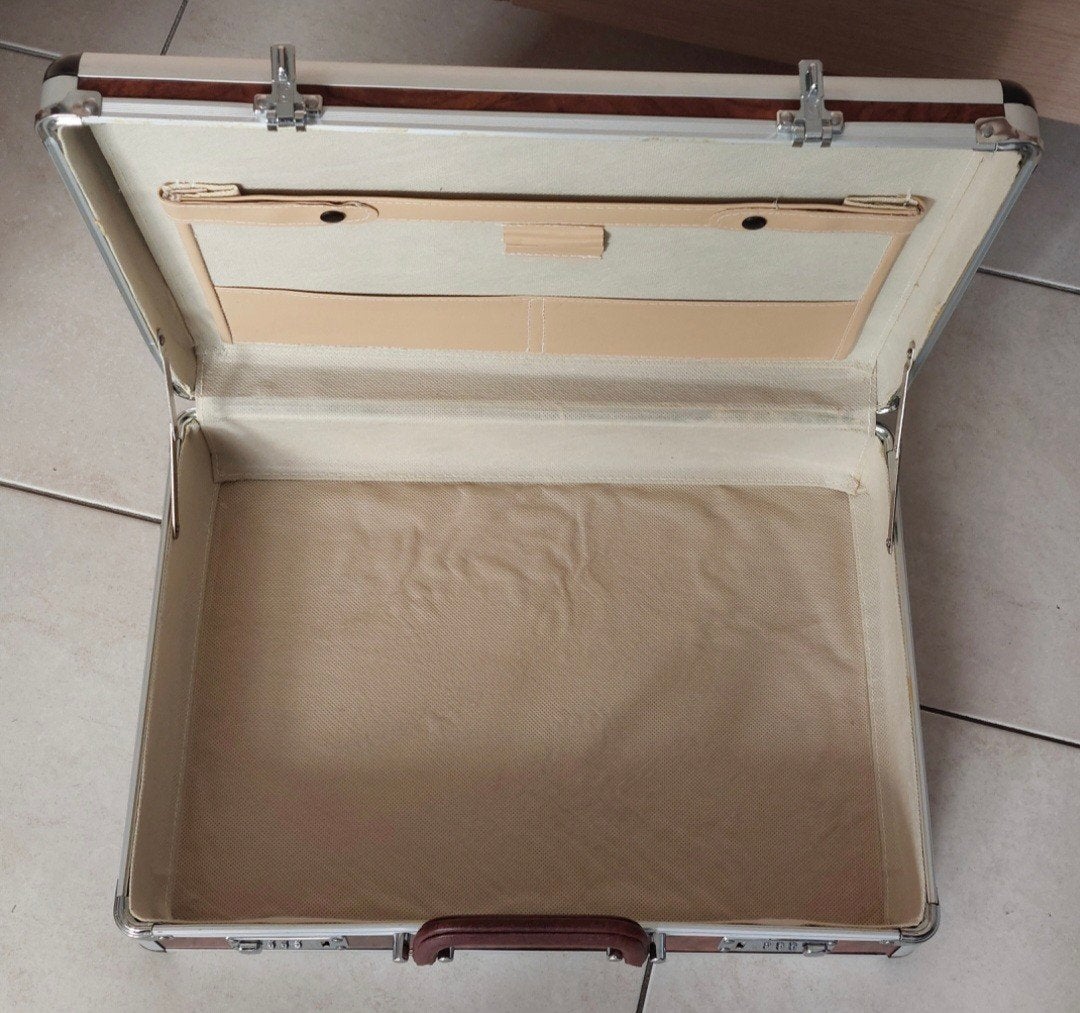Leuke koffers met code cijfers voor
€25, Ophalen of Verzenden, Zo goed als nieuw, Hard kunststof, 70 cm of meer
