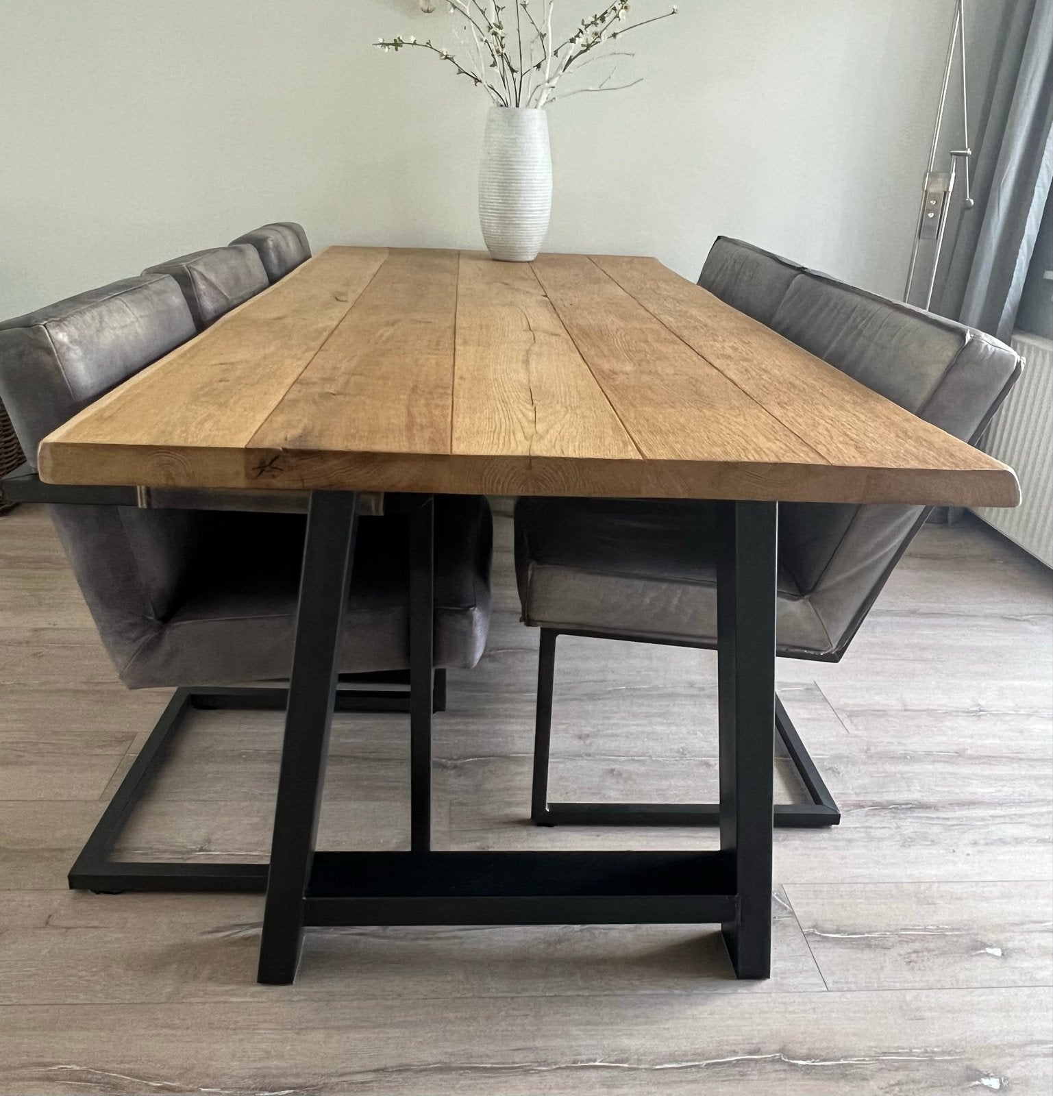 Industriële eetkamerset van drie stoelen, bank en tafel, Huis en Inrichting, Complete eetkamers, Ophalen, Gebruikt, Industrieel