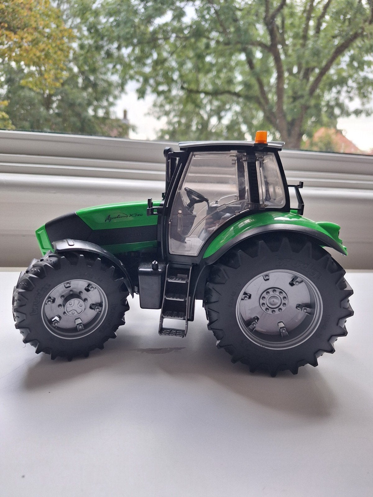 Bruder Deutz-Fahr Agrotron X720 Tractor - Zo goed als nieuw, Ophalen, Zo goed als nieuw