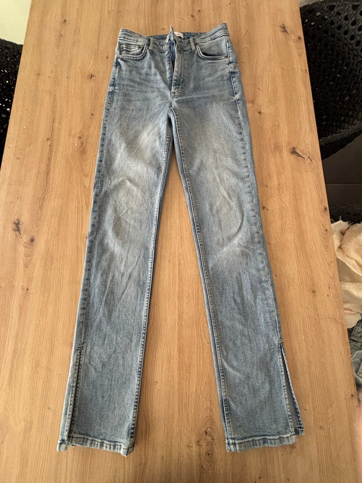 Zara jeans met split - EUR 38, Ophalen of Verzenden, Zo goed als nieuw, Blauw, W30 - W32 (confectie 38/40)
