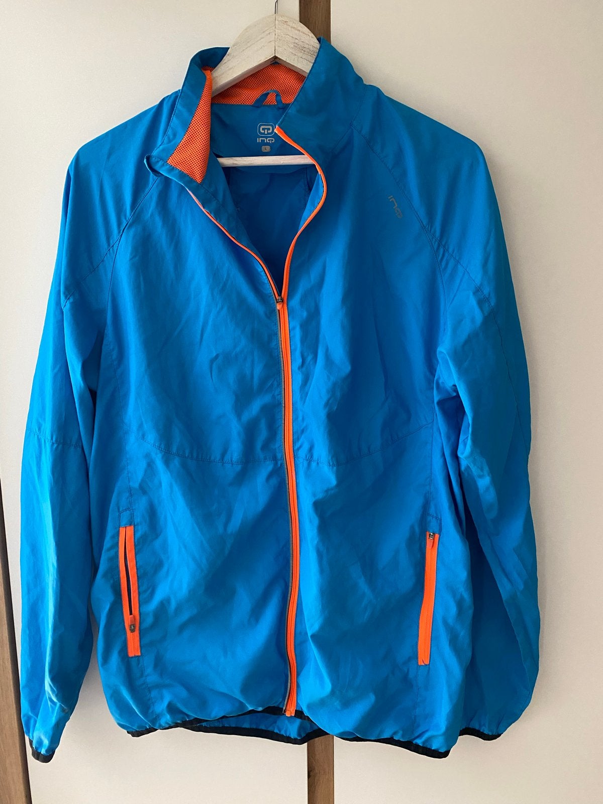 Blauwe hardloopjas van INQ, maat L, Ophalen of Verzenden, Gedragen, Maat 52/54 (L), Blauw