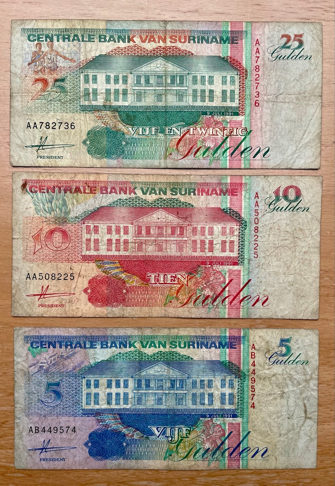 Setje Surinaamse Guldens: 5, 10 en 25 Gulden biljetten, Ophalen of Verzenden, Euro's, Setje