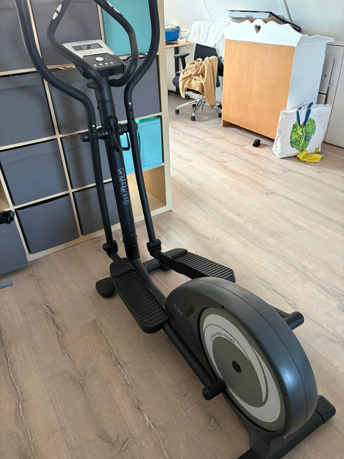 Crosstrainer Infiniti, Ophalen, Zo goed als nieuw, Crosstrainer