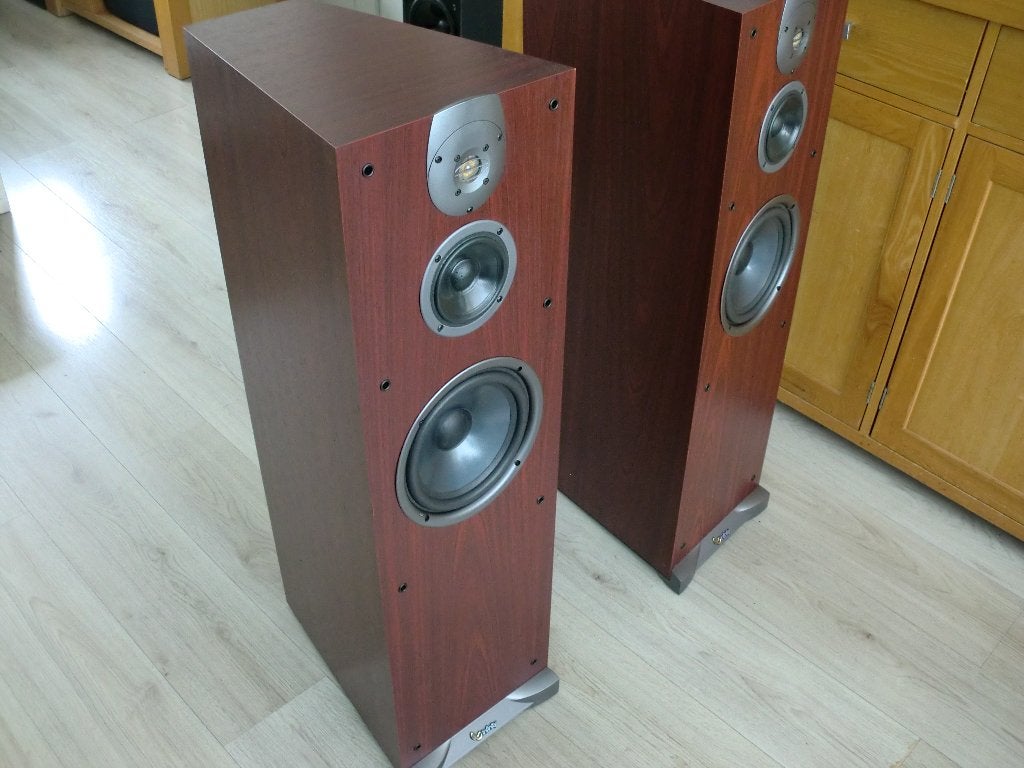 Infinity Delta 40 Rosewood kleur 3 weg te beluisteren., Stereo speakers, Refurbished, 60 tot 120 watt, Geschikt voor surround/home cinema