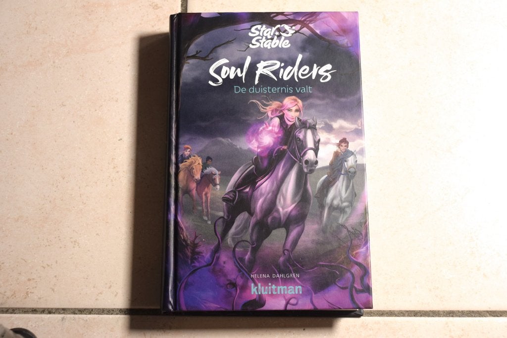 Star Stable Soul Riders De duisternis valt / Helena Dahlgren, Ophalen of Verzenden, Zo goed als nieuw