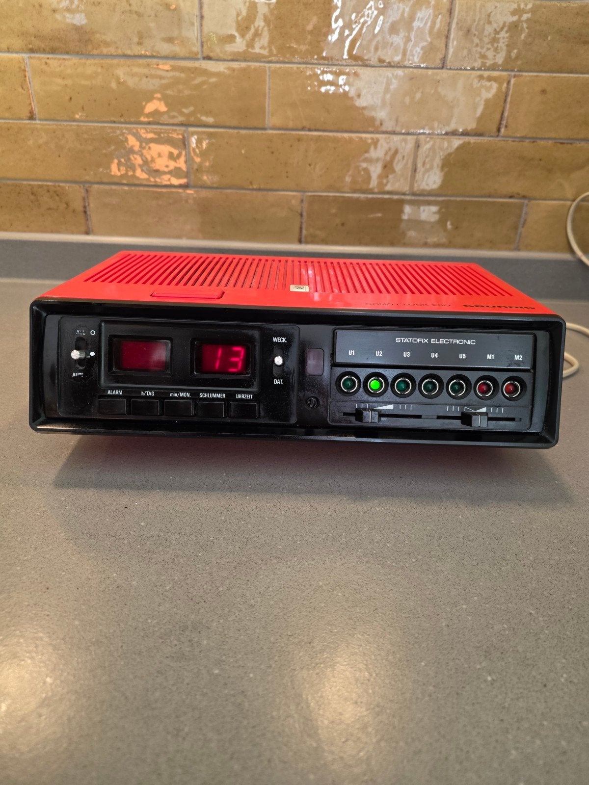 Vintage Sono Clock 250 Wekker Radio - Rood, Ophalen of Verzenden