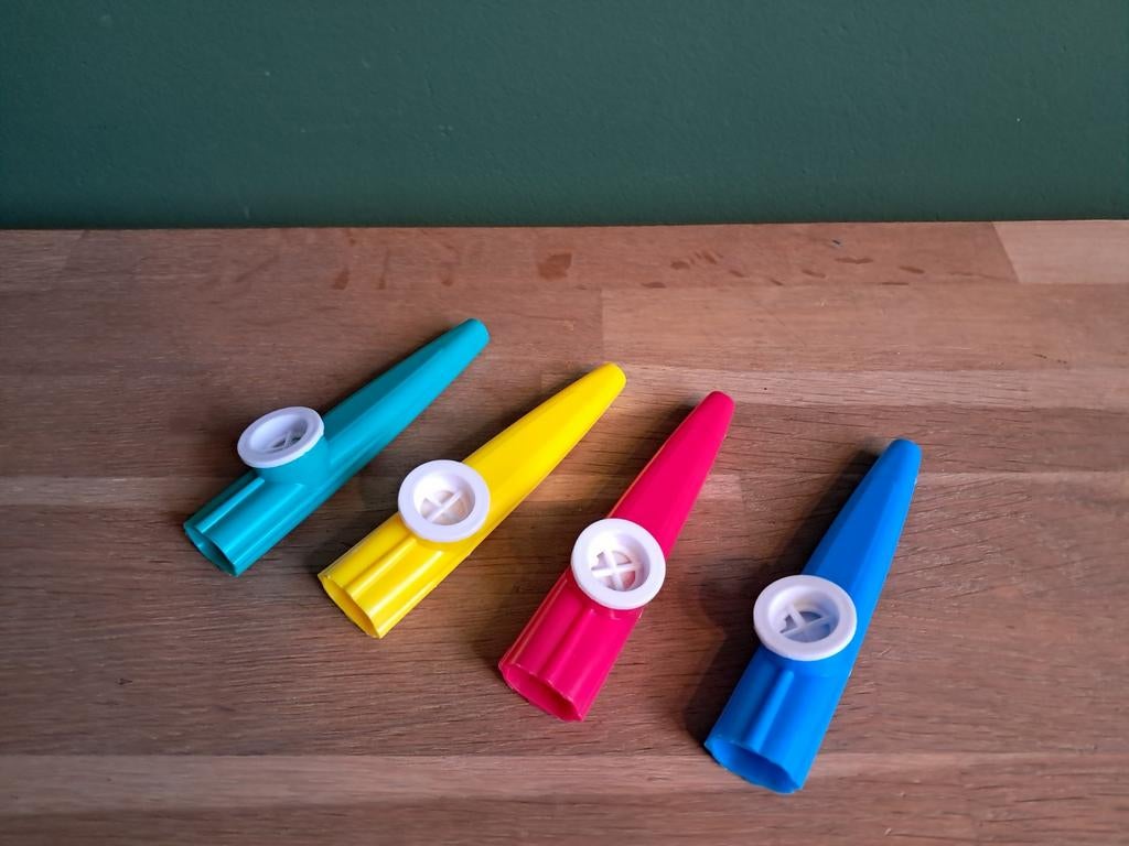 De Groene Merel kazoo p.st. roze, groen, geel, blauw, Ophalen of Verzenden