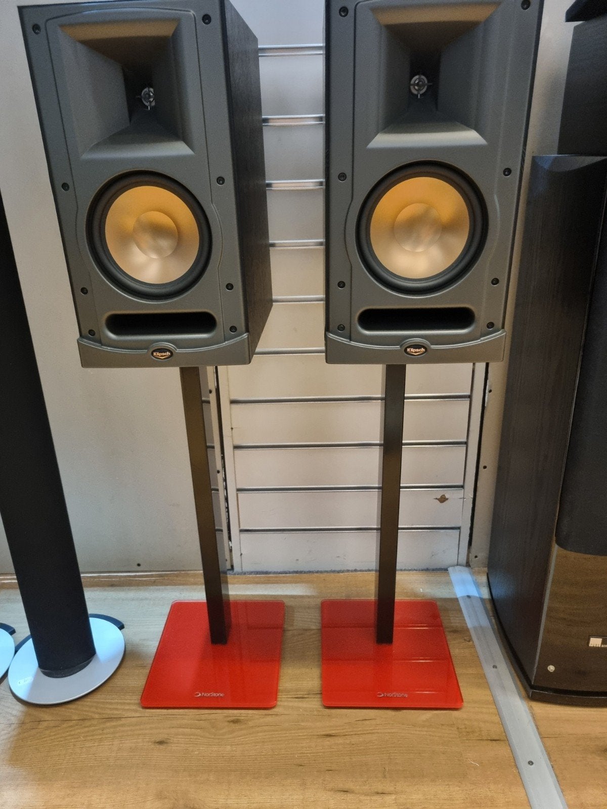 KLIPSCH R-61 & Norstone stands Zwart-100 Watt, ////, Zo goed als nieuw, 60 tot 120 watt, ////