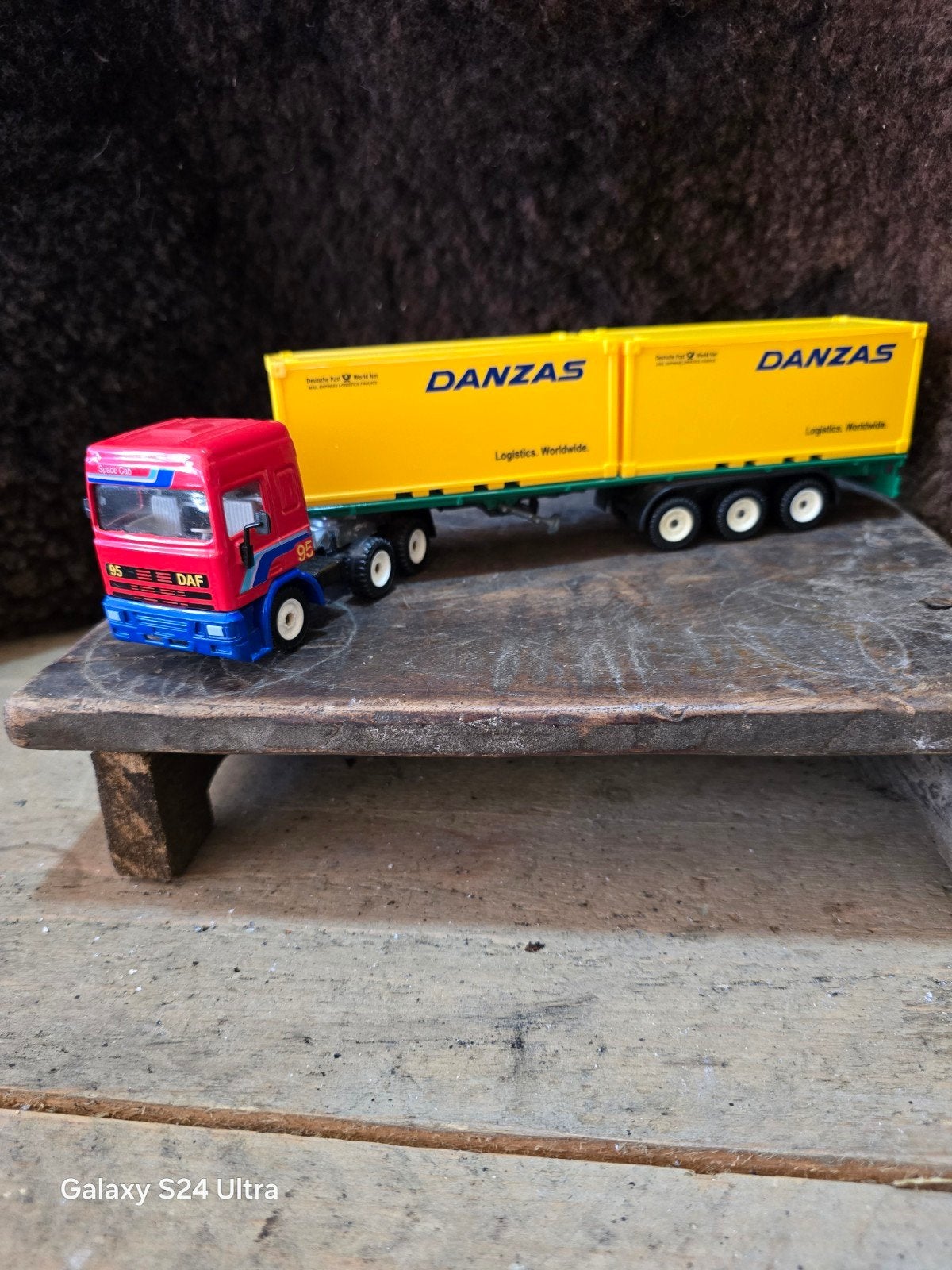 E133 > DAF 95 Space Cab-cabine en een oplegger, Ophalen of Verzenden
