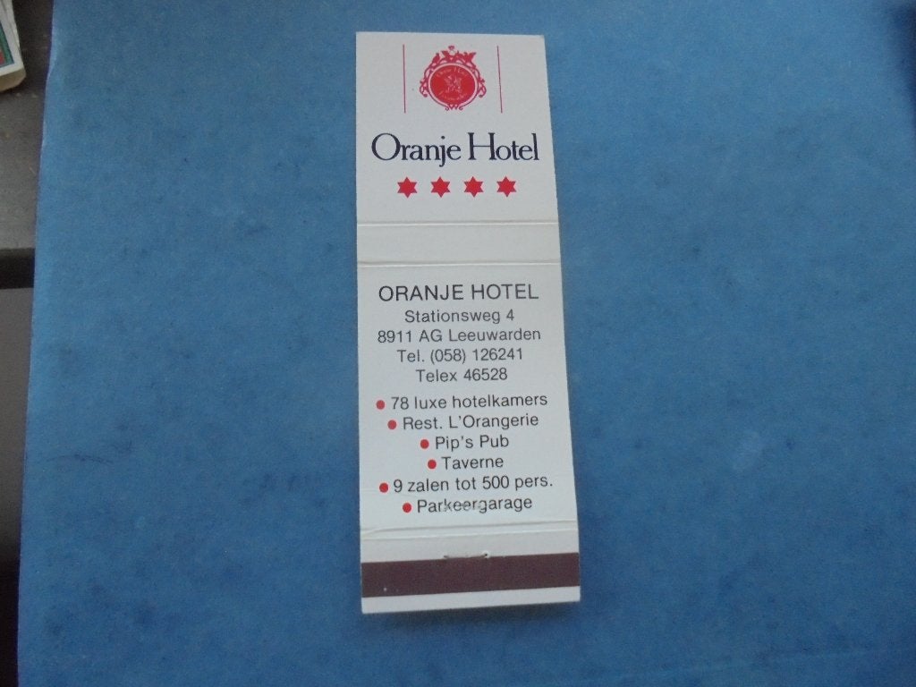 Oud luciferetiket ORANJE HOTEL Sonnema Berenburg LEEUWARDEN, Ophalen of Verzenden, Zo goed als nieuw, Luciferdoosjes of -merken