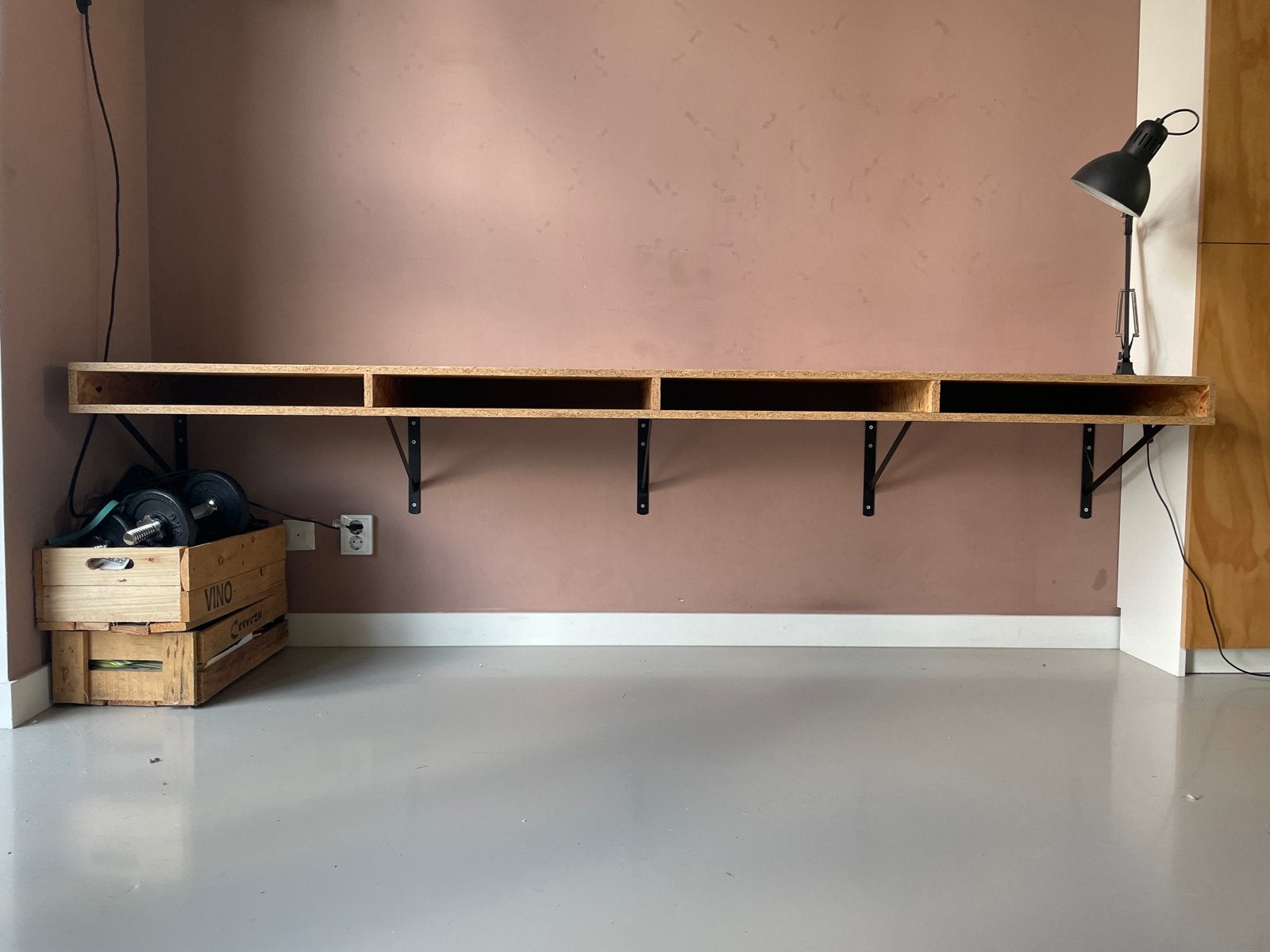 Tof wandbureau van OSB-hout met opbergvakken, Huis en Inrichting, Ophalen, Opbergruimte, Gebruikt, Spaanplaat of MDF