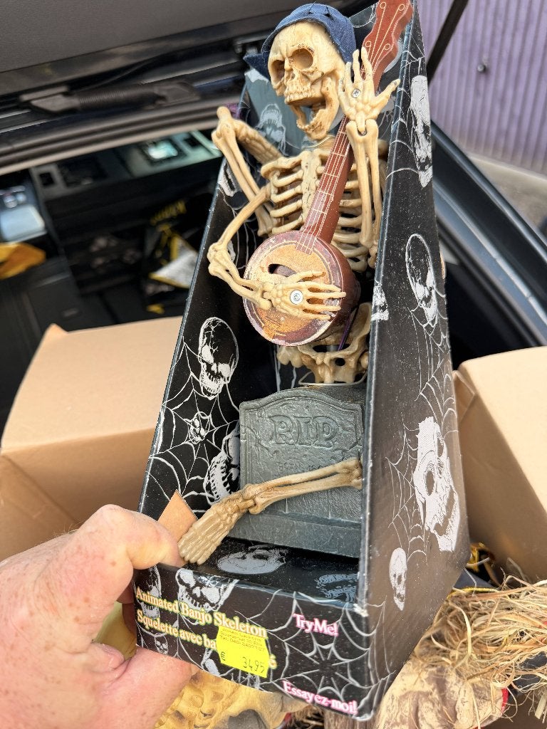 TE KOOP SKELET MET GITAAR, Versiering, Johan Laurens Feestartikelen LEEGVERKOOP, Halloween of Griezel, Nieuw