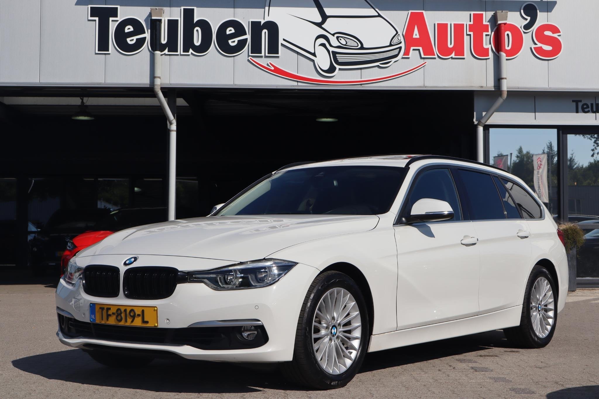 BMW 3-serie Touring 320i | Automaat | Panoramadak | Leder |, Automaat, 1998 cc, Achterwielaandrijving, 4 cilinders