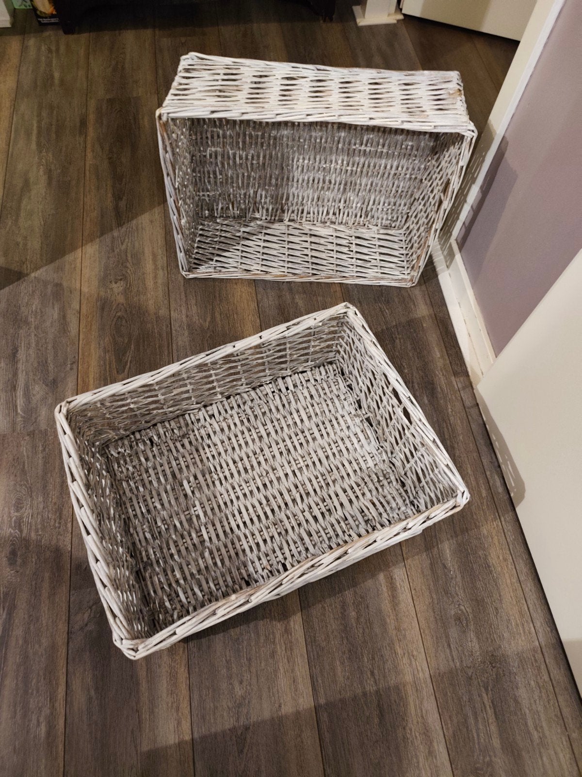 2x Witte rieten manden - Opbergmanden, Ophalen, Gebruikt, Gevlochten, Mand