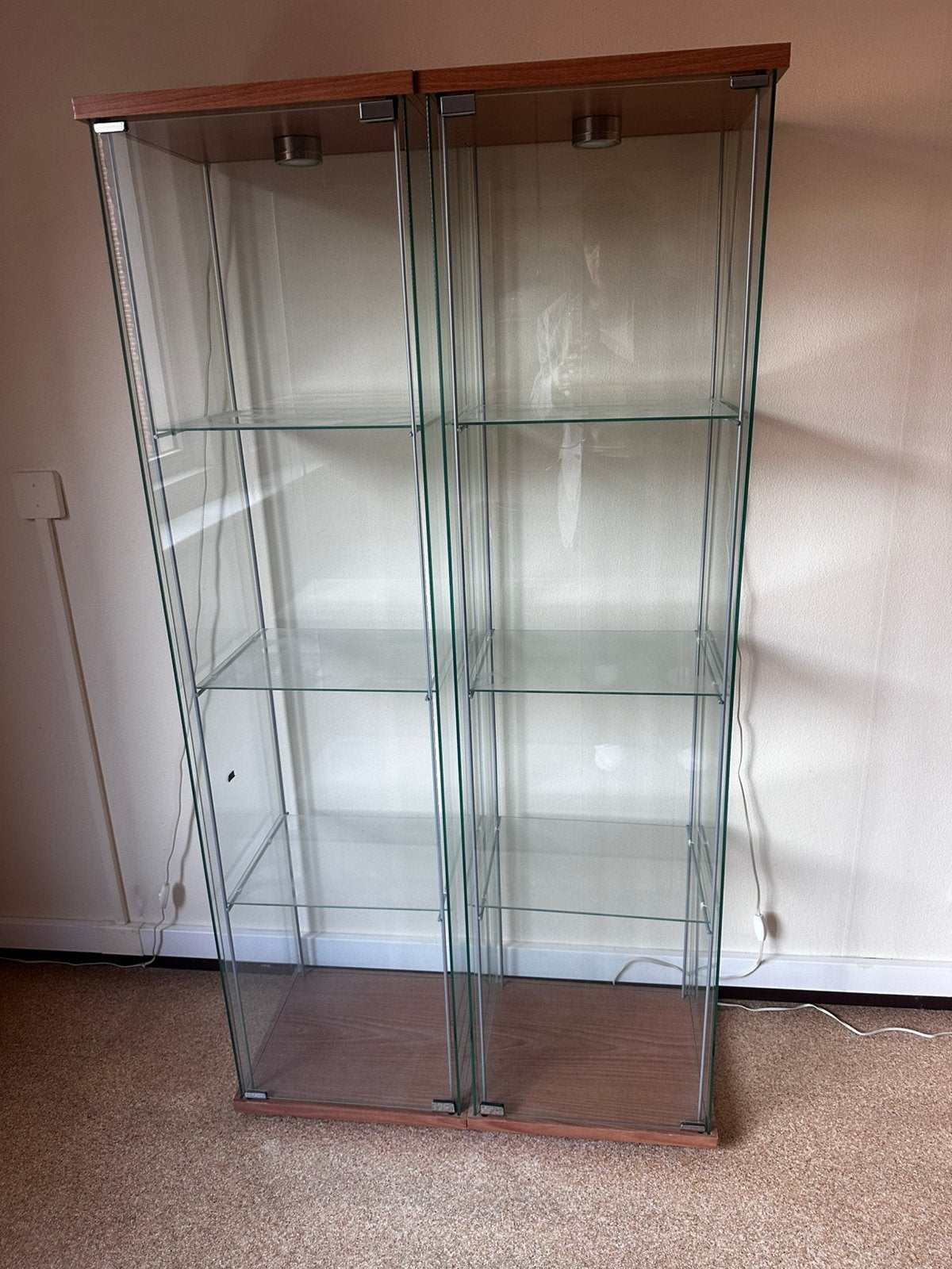 2 ikea vitrine kasten + verlichting, Huis en Inrichting, Kasten | Vitrinekasten, Ophalen, Met plank(en), Minder dan 50 cm, 150 tot 200 cm