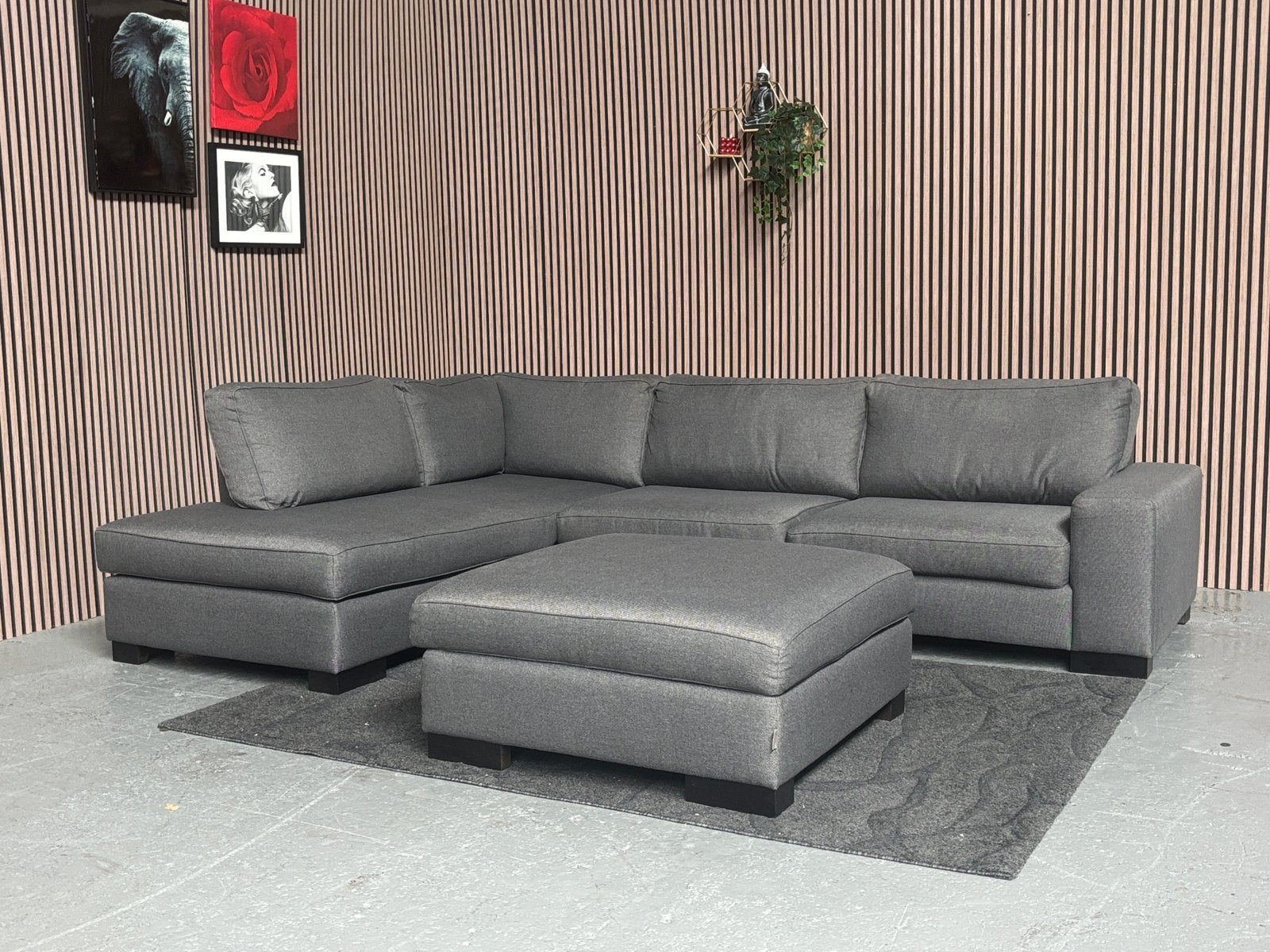 GRATIS LEVERING Goossens Hoekbank + Poef 300x215 GEREINIGD