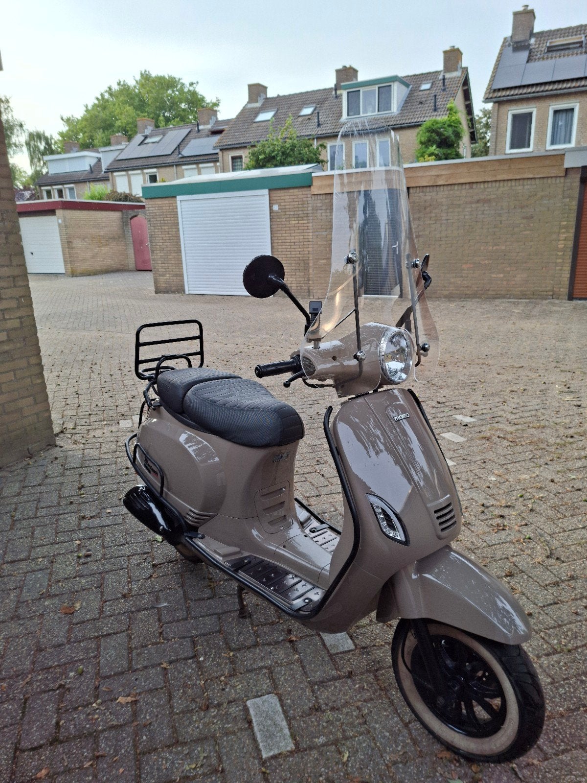Momo Morino Scooter 2020 - Benzine 45km - Nieuwe Accu., Fietsen en Brommers, Ophalen, Gebruikt, Overige typen, Overige merken