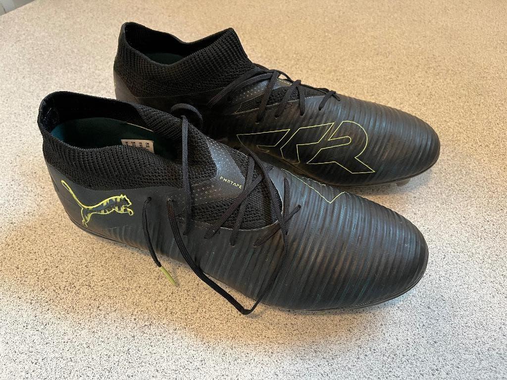 Puma voetbalschoenen maat 43 inclusief doos, Maat XS of kleiner, Schoenen, Ophalen of Verzenden, Zo goed als nieuw