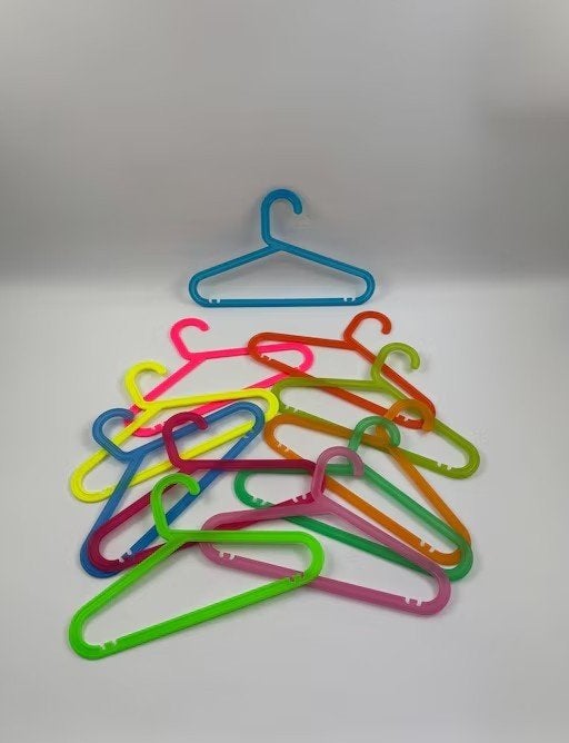 20 kekke kledinghangers voor kids, Ophalen, Zo goed als nieuw