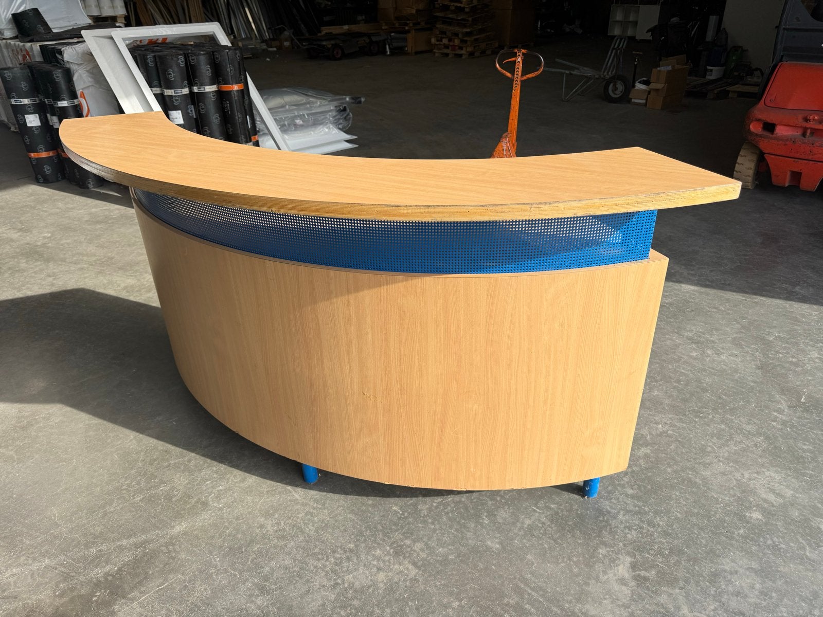 Gebogen receptiebalie met opbergruimte, Huis en Inrichting, Gebruikt, Hout, Bruin, Ophalen of Verzenden