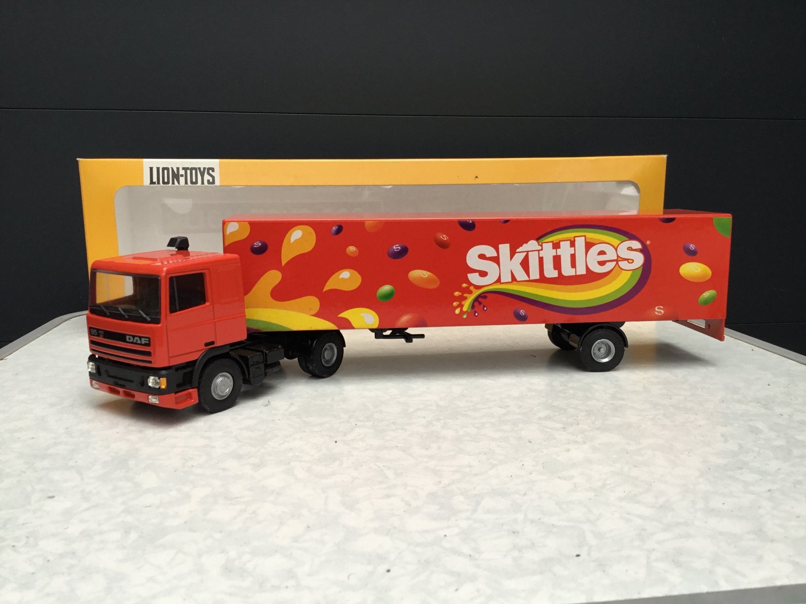 Lion car Daf 95 / 400 Skittles, Ophalen of Verzenden, Zo goed als nieuw, Bus of Vrachtwagen, Lion Toys