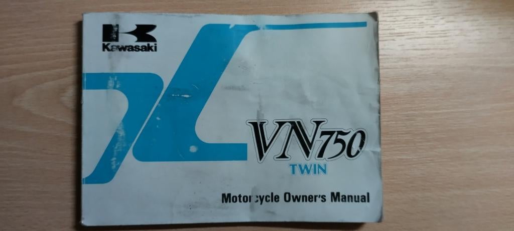 Kawasaki VN750-A10 Twin Motor Owner's Manual, Ophalen of Verzenden