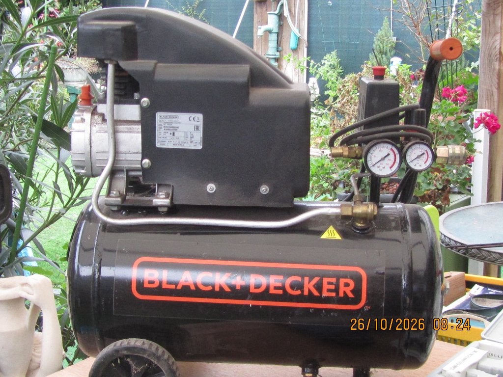 compressor black en dekker met toebehoren, Ophalen, Zo goed als nieuw, Minder dan 200 liter/min, Geluidgedempt