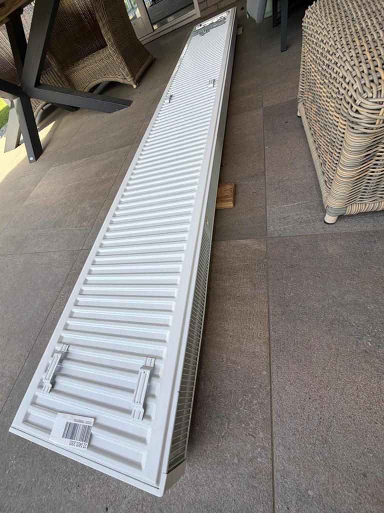 Lange radiator met dubbele convector, Doe-het-zelf en Verbouw, Verwarming en Radiatoren, Ophalen, 30 tot 80 cm, Hoog rendement (Hr)