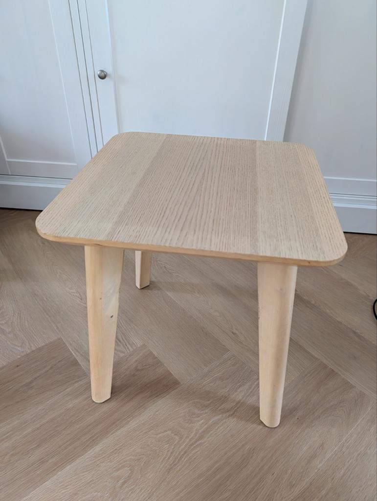 Stevig bijzettafeltje Ikea, Huis en Inrichting, Tafels | Bijzettafels, Ophalen, Minder dan 45 cm, Minder dan 55 cm, Vierkant