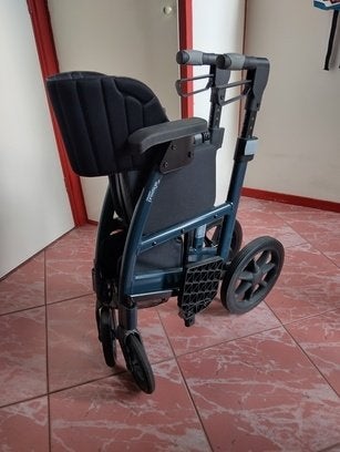 Triumph Prestige Rolstoel & Rollator in een., Diversen, Ophalen, Inklapbaar, Zo goed als nieuw, Duwrolstoel