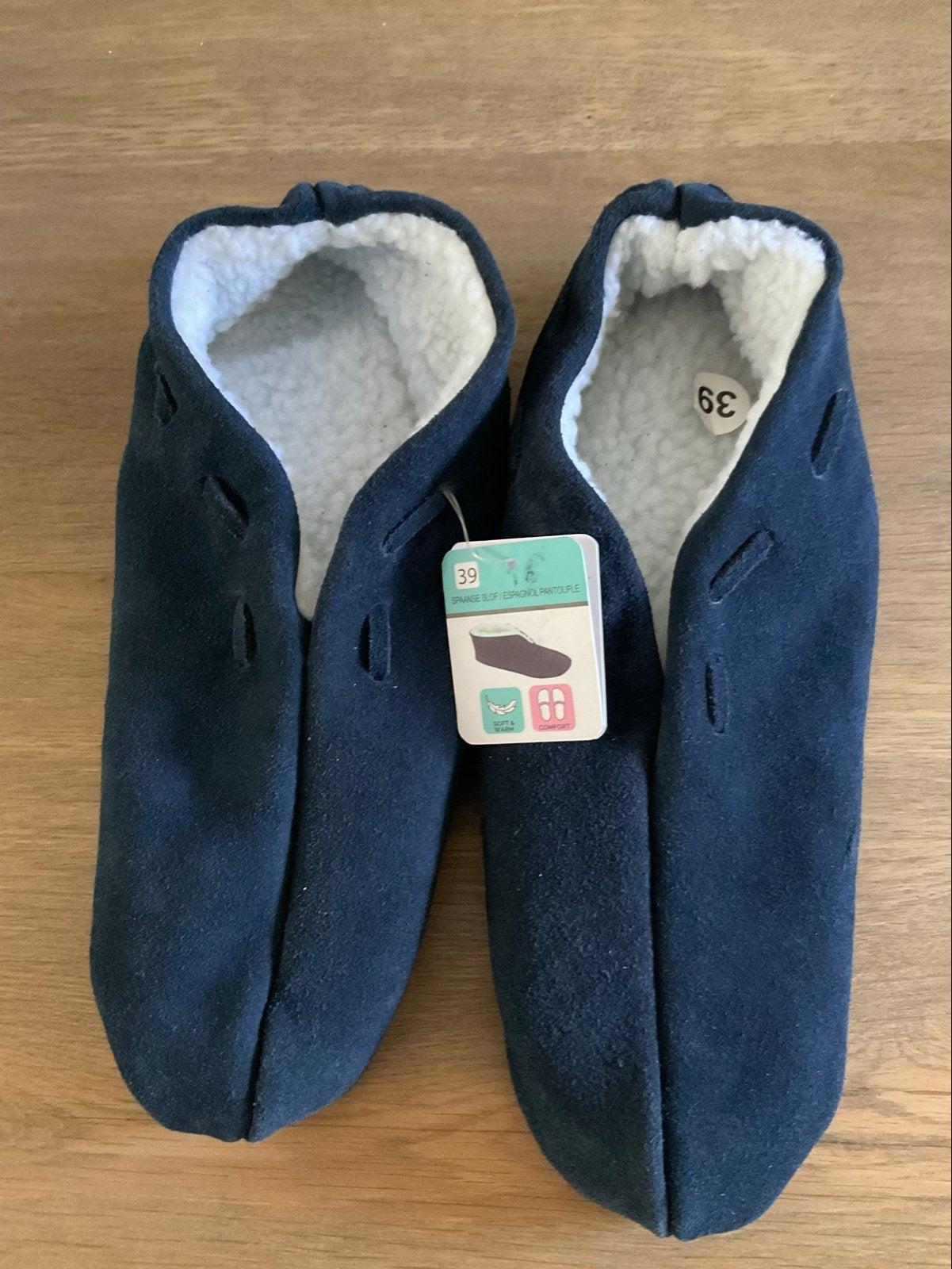 Nieuwe donkerblauwe leren pantoffels - Maat 39, Ophalen of Verzenden, Nieuw, Blauw, Pantoffels of Sloffen