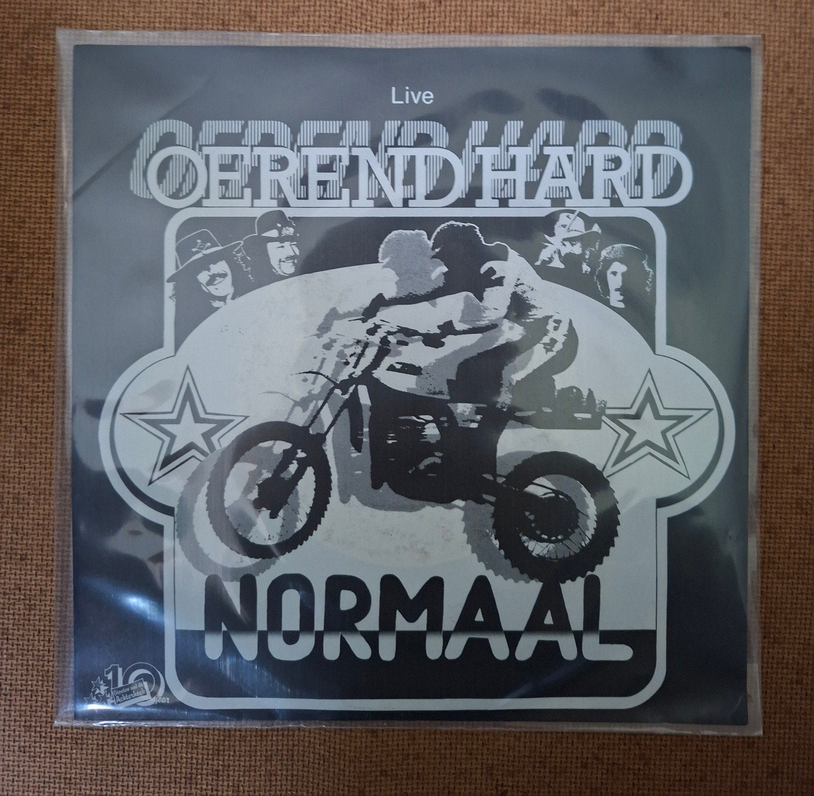 Normaal  - Oerend hard  - Single is TOP, Ophalen of Verzenden, Gebruikt, 7 inch, Nederlandstalig