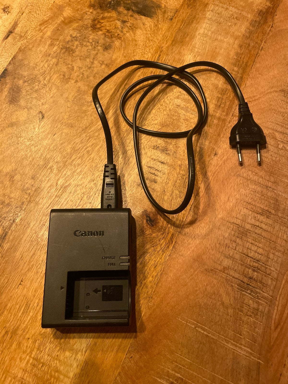 Canon LC-E17E acculader voor LP-E17 accu, Audio, Tv en Foto, Zo goed als nieuw, Canon, Acculader, Inclusief stroomkabel