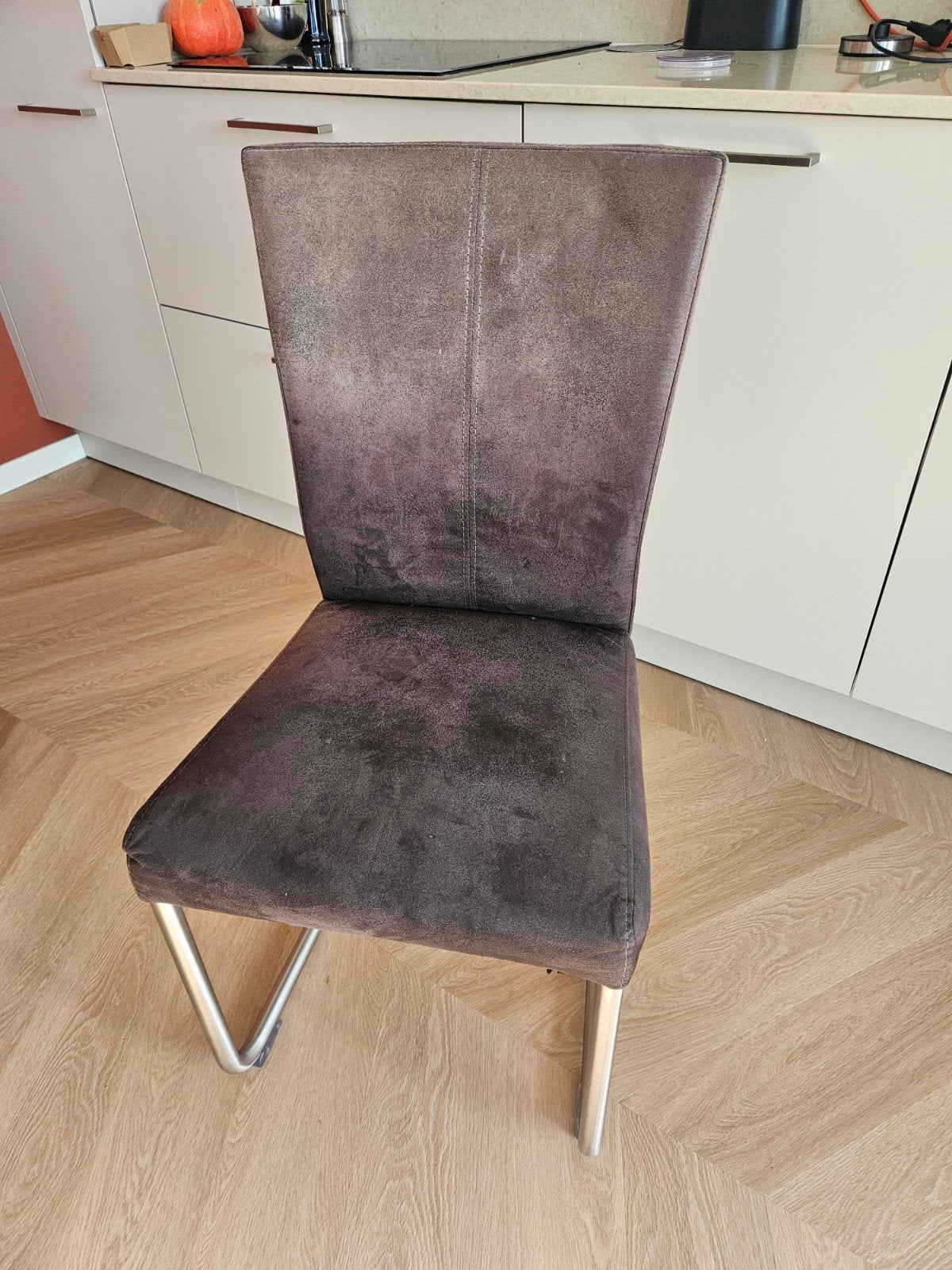 4 bruine microleder eetkamerstoelen, Ophalen, Gebruikt, Bruin, Leer