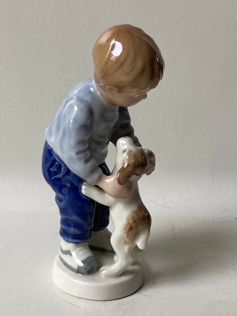 B&G Copenhagen porseleinen beeldje jongen met hond, Ophalen of Verzenden