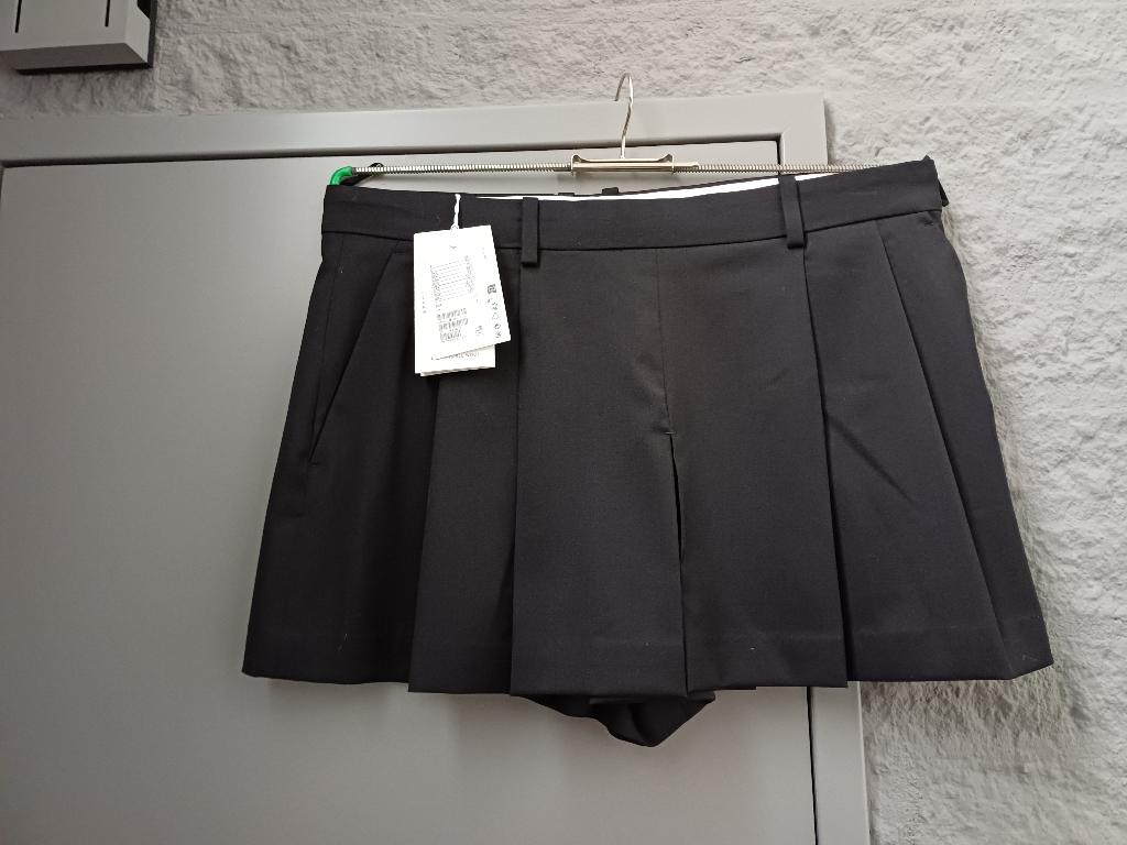 COS BROEKROKJE MT 42 ZWART NIEUW MET KAARTJE ER NOG AAN, Kleding | Dames, Rokken, COS, Zwart, Maat 42/44 (L), Nieuw