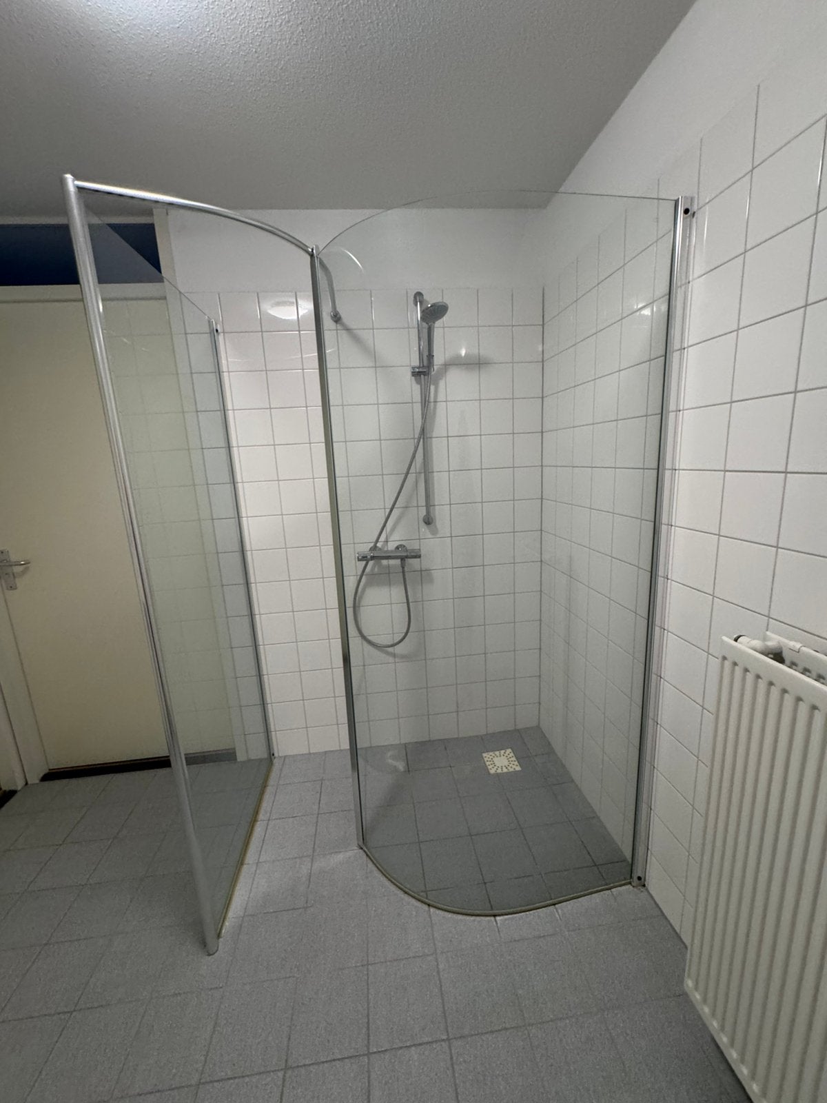 Douchecabine met glazen wanden en aluminium frame, Doe-het-zelf en Verbouw, Sanitair, Ophalen, Gebruikt, Glas, Douche