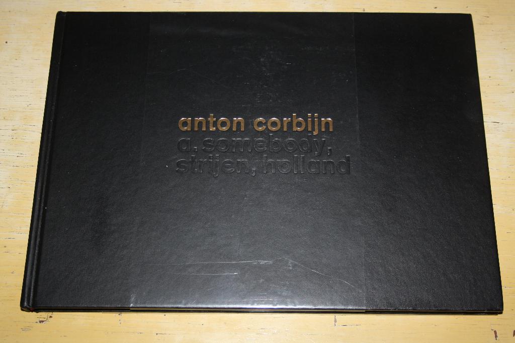 Anton Corbijn a somebody Strijen Holland gesigneerd, Boeken, Ophalen of Verzenden, Zo goed als nieuw, Fotografen