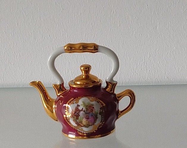Limoges; theepot , volgnr 69, Ophalen of Verzenden