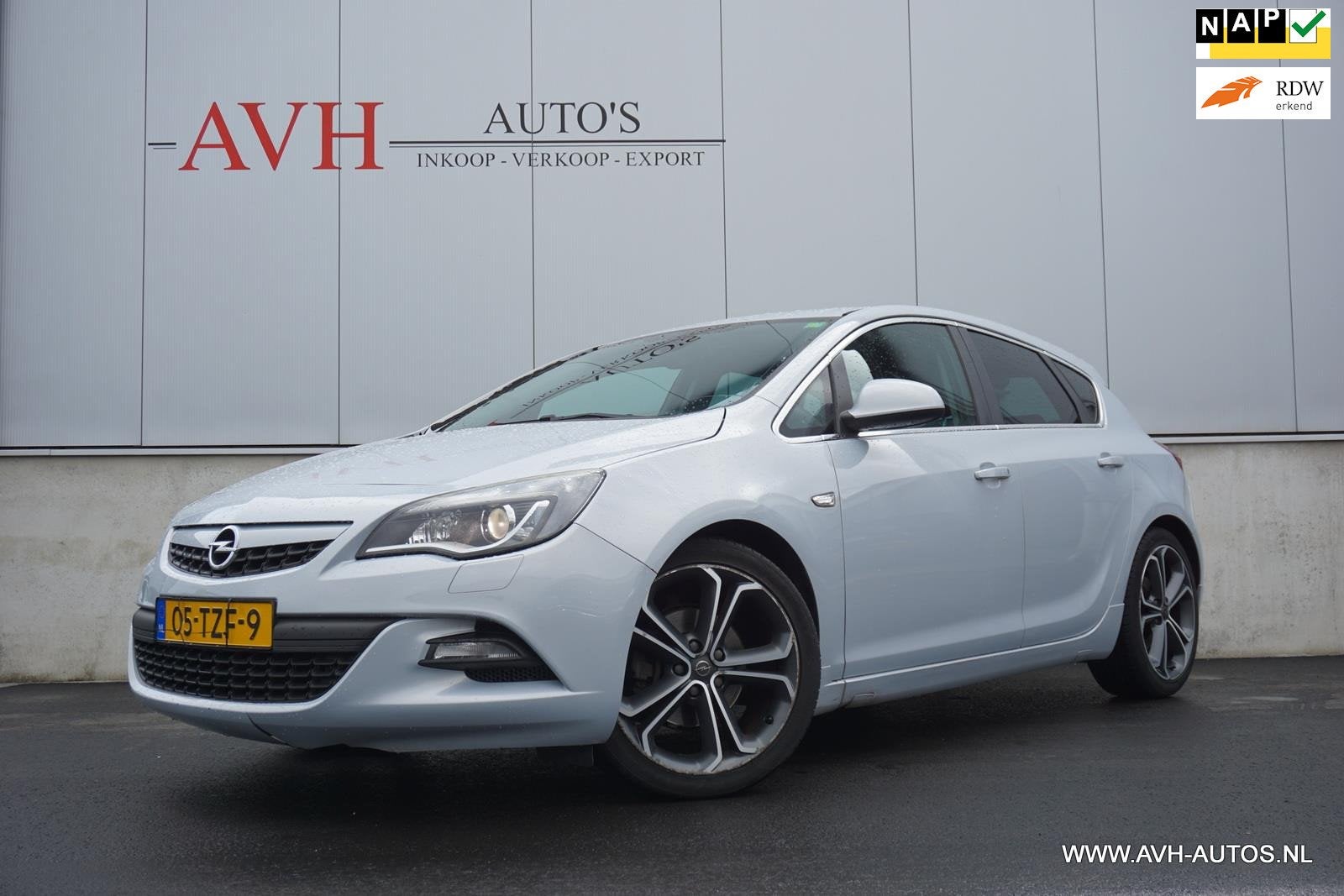 Opel Astra 1.6 Turbo Sport, Auto's, Opel, Voorwielaandrijving, Euro 5, Gebruikt, Zwart