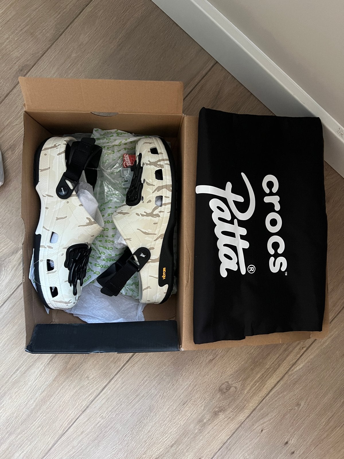 Patta x Crocs Classic EXP Clog - Almost White 42-43, Ophalen of Verzenden, Nieuw, Wit