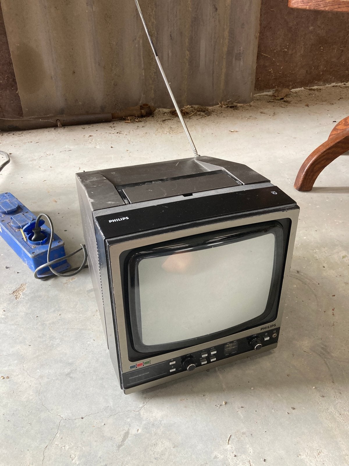 Vintage Philips draagbare tv - In zeer goede staat, Antiek en Kunst, Antiek | Tv's en Audio, Ophalen of Verzenden