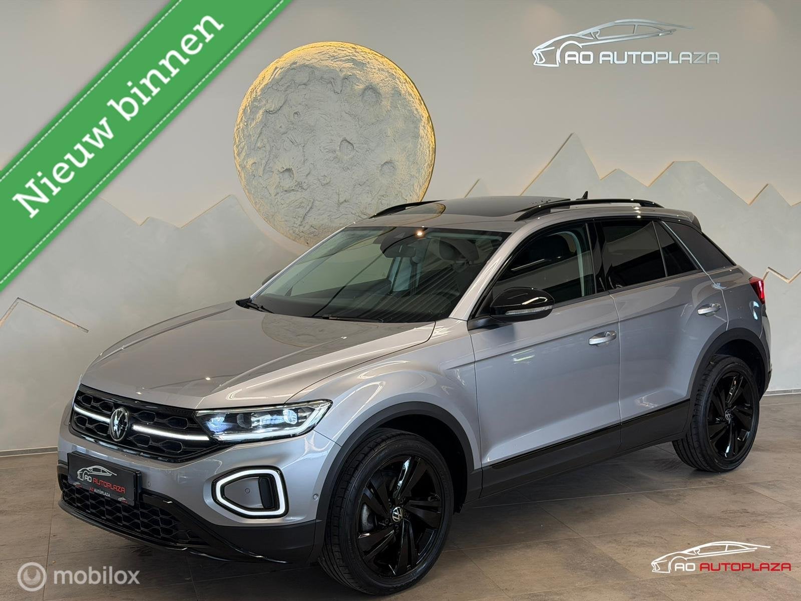 Volkswagen T-Roc 1.5 TSI Panorama/IQ Light/Stoelverwarming/B, 1258 kg, 1498 cc, Zwart, 4 cilinders