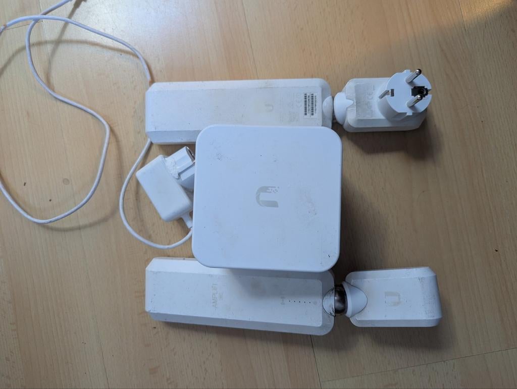 Ubiquiti AmpliFi HD Mesh Wi-Fi Systeem (Router + 2 Mesh), Computers en Software, Routers en Modems, Gebruikt, Router, Ophalen of Verzenden
