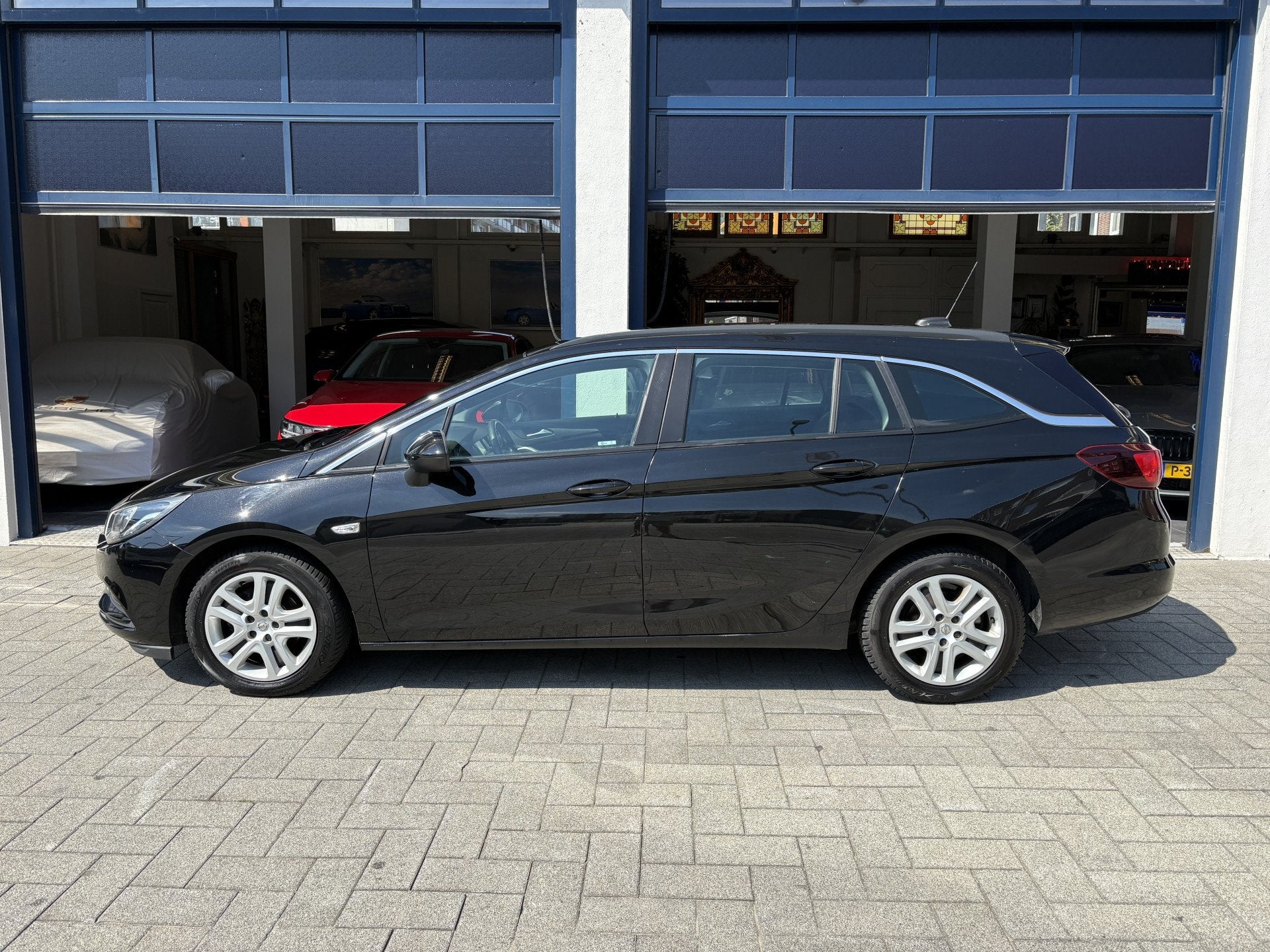 Opel Astra Sports Tourer 1.4 Business Executive AUTOMAAT/AIR, Auto's, Gebruikt, 150 pk, Zwart, 1240 kg