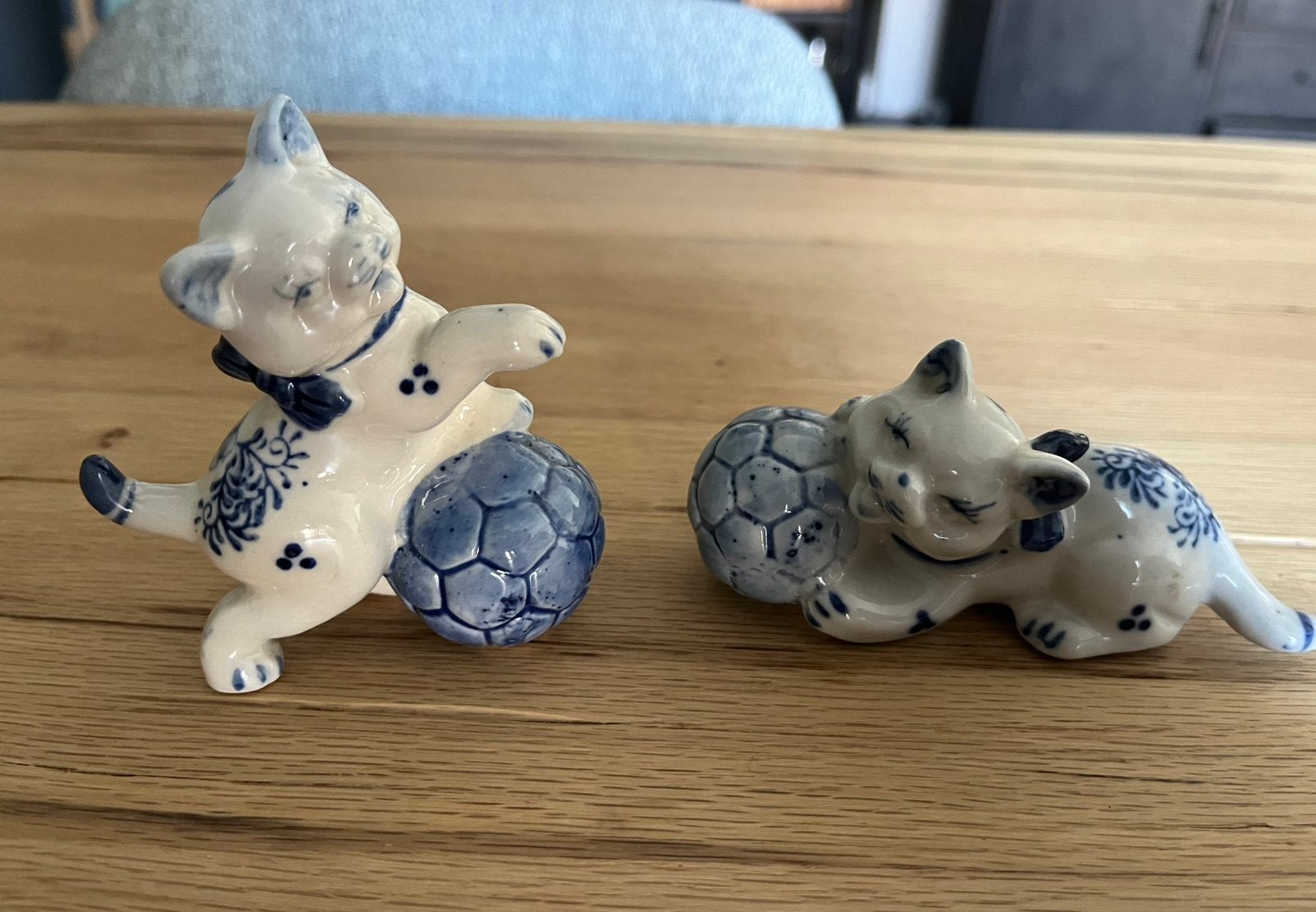 beeldjes kat blauw en wit, Ophalen of Verzenden, Zo goed als nieuw, Dier