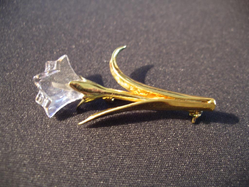 Een Goud Vergulde Swarovski Broche met Swarovski Kristal, Verzenden, Goud, Broche, Verguld