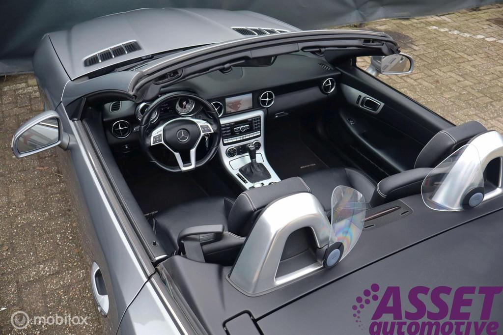 Mercedes SLK 200 aut AMG Line | panoramadak | nekverwarming, Auto's, Mercedes-Benz, Automaat, Euro 5, Achterwielaandrijving, Gebruikt