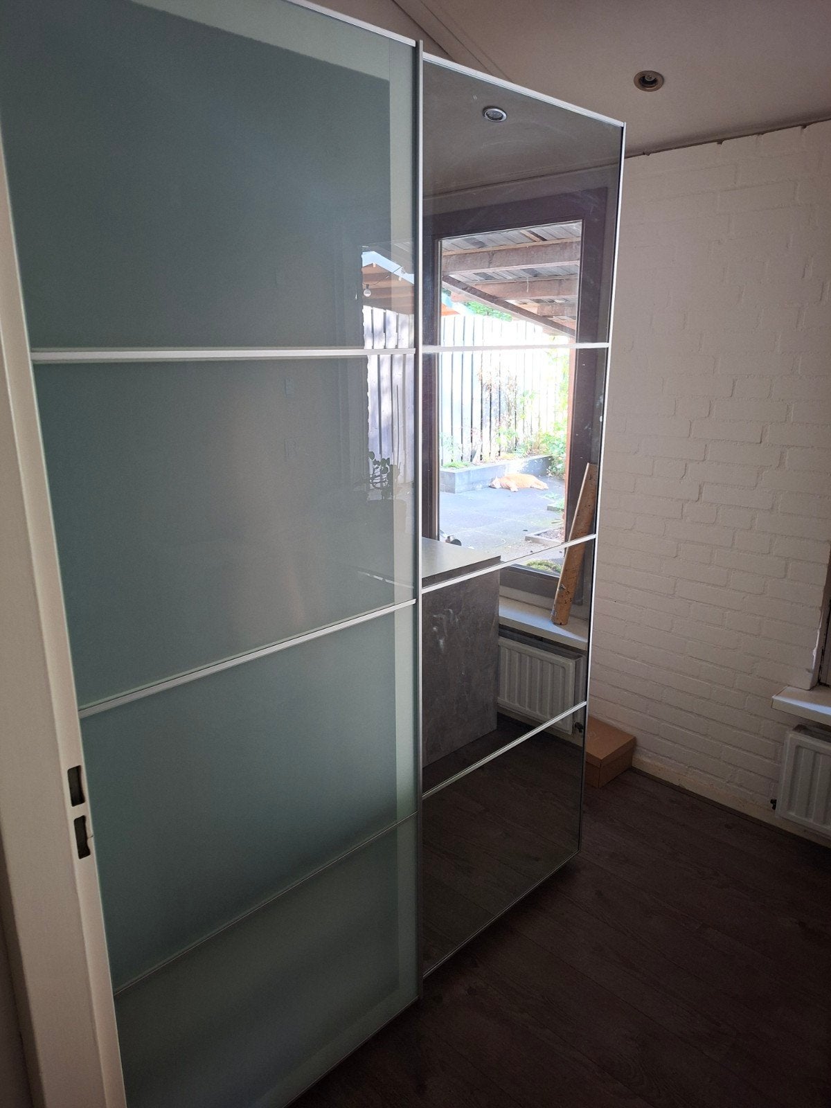 IKEA PAX kledingkast wit met schuifdeuren (spiegel+matglas), 100 tot 150 cm, 200 cm of meer, Zo goed als nieuw, Ikea